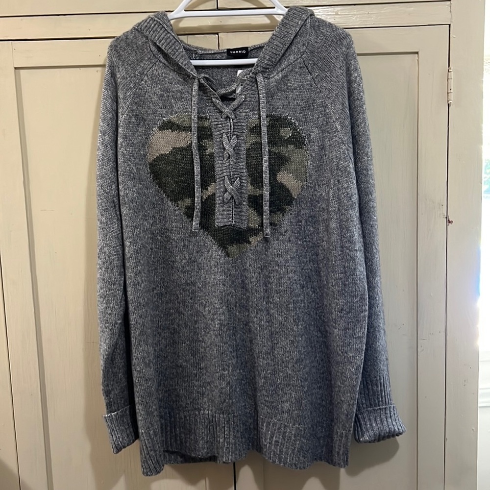 Sweater with hood size 1X Grey with camo heart by Torrid 😊